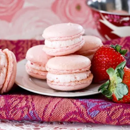 Borgo de Medici Macarons with Strawberry Cream Filling