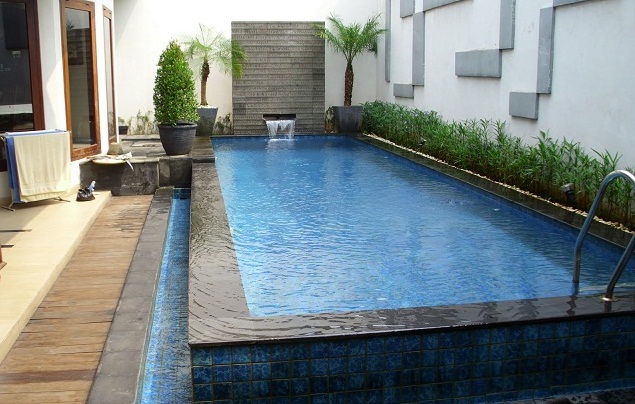 Contoh Kolam Renang Minimalis Belakang Rumah