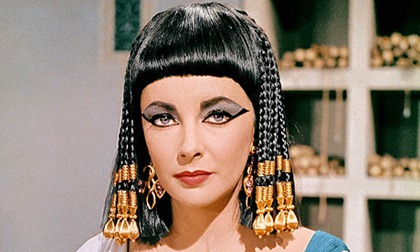 ET AS CLEOPATRA