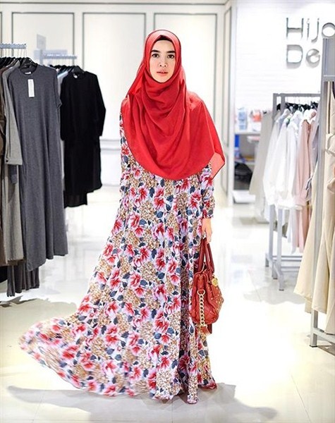 Trend model busana gamis syar'i casual muslimah terbaru untuk lebaran 2017/2018