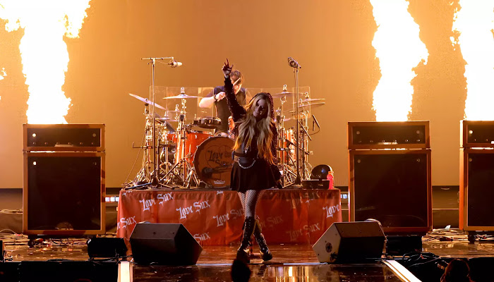 TV Performance: Avril Lavigne en el iHeart Radio Music Festival 2022