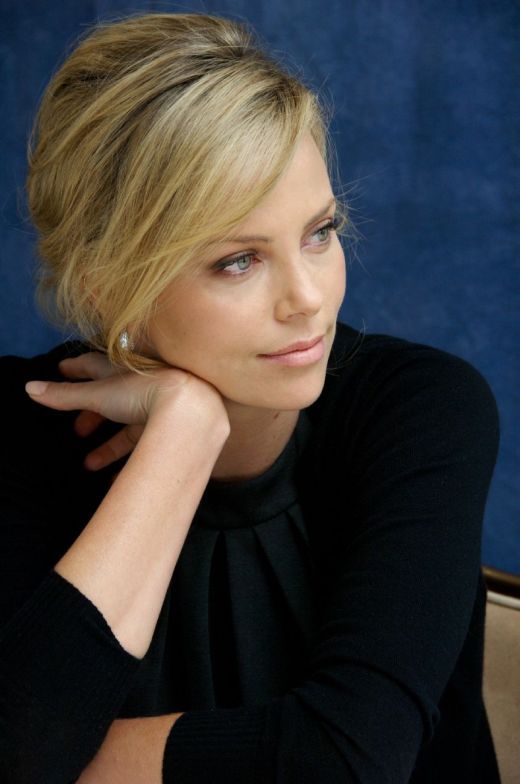 Charlize Theron 520x784