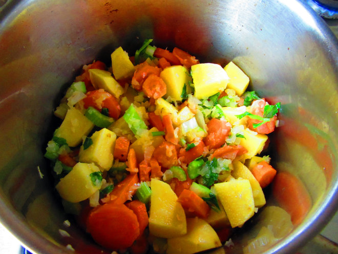 Quinoa and peanut soup by Laka kuharica: add potatoes, carrots and celery.