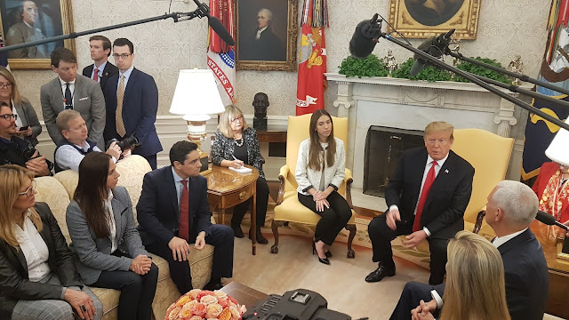 EE.UU: Esposa de presidente interino de Venezuela se reunió con Trump en Washington.