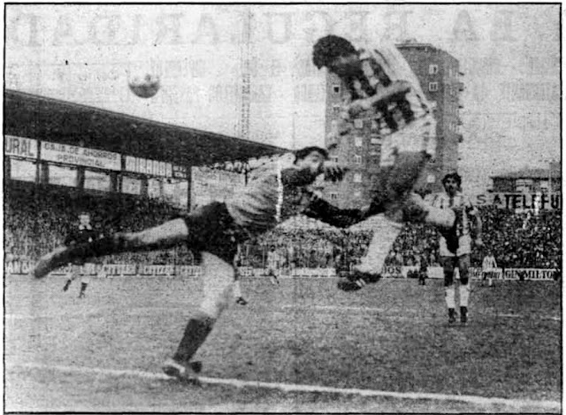 Gail se adelanta a Basauri para marcar el segundo gol, último marcado en el viejo José Zorrilla. REAL VALLADOLID DEPORTIVO 2 CLUB ATLÉTICO OSASUNA 0. 07/02/1982. Campeonato de Liga de 1ª División, jornada 23. Valladolid, estadio Municipal José Zorrilla. GOLES: 1-0: 29’, Alí Navarro. 2-0: 81’, Gail.