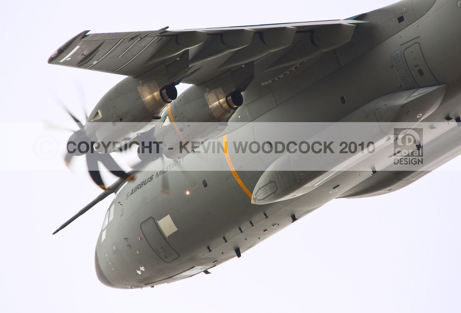 Wenige Minuten vor dem Start Testpiloten im Cockpit des Airbus A400M ...