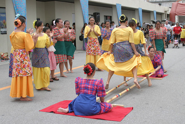 Tari Tinikling Filipina