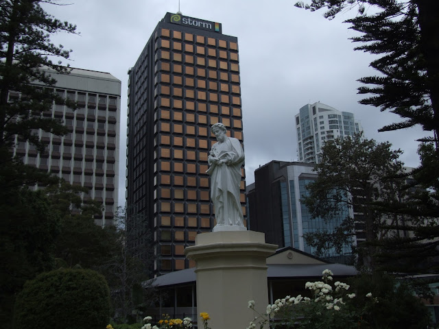 estatua-en-la-ciudad