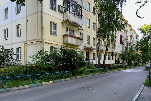улица Панфёрова, дворы, жилой дом 1959 года постройки
