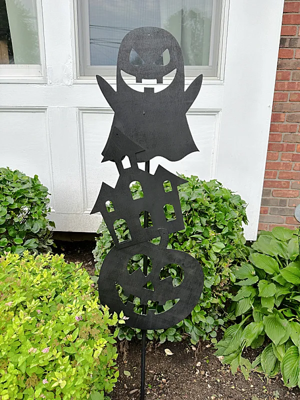 halloween yard stake in front garden