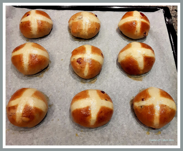 Hot cross buns de arándanos recién salidos del horno!