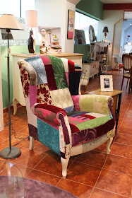Butaca estilo clasico, tapizado patchwork.