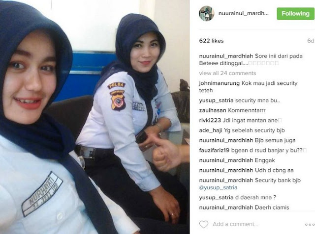 satpam cantik bank BJB sedang selfie