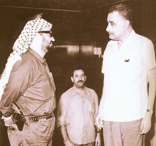 جمال عبد الناصر وياسر عرفات أثناء مباحثات اتفاق القاهره 1969 - المصدر: ويكيبيديا