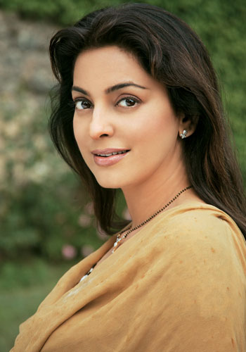 Juhi Chawla HD Wallpaper Download