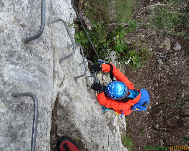 Via Ferrata La Hermida hasta la Cueva Piloña, regresando por el sendero de la Escontrilla hasta el pueblo cántabro de la Hermida.