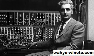 Dr. Robert Arthur Moog atau Bob Moog