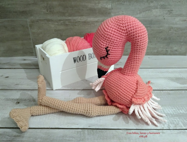 Con hilos, lanas y botones: Flo the Flamingo (patrón de The Little Hook Crochet, littleaquagirl)