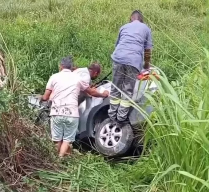 Motorista morre após picape sair da pista na BR-316; três ficaram feridos