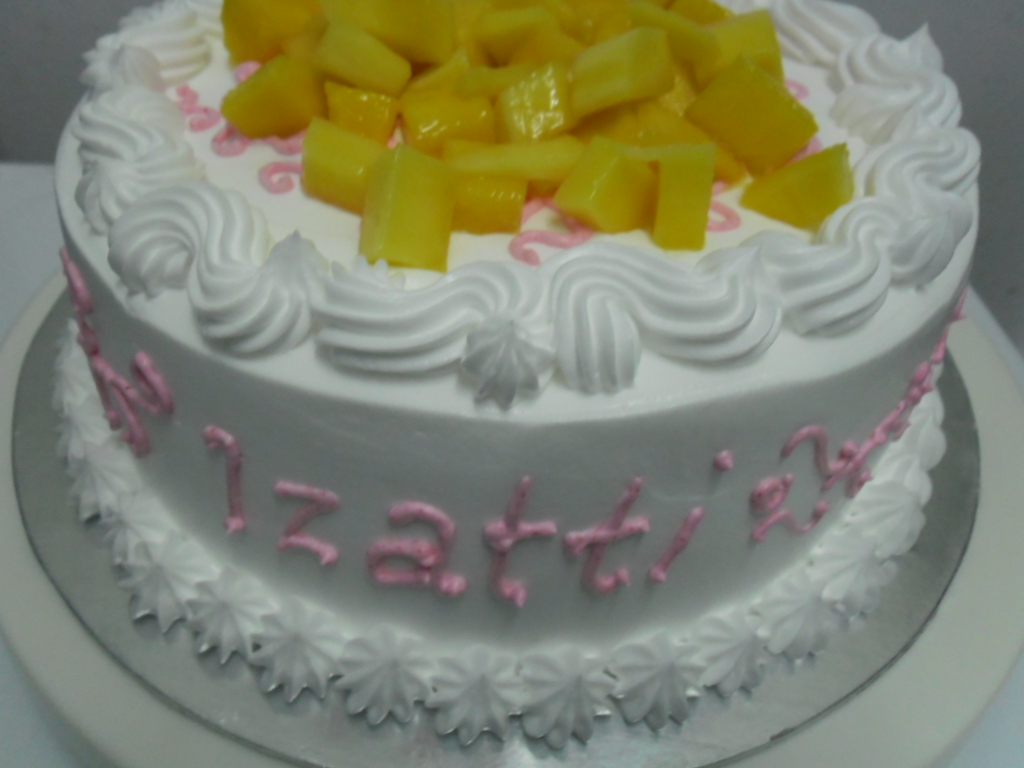 From Bakery 2 Embroidery Kek Span Dengan Fresh Cream Mangga