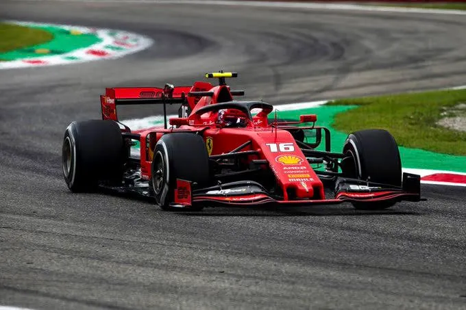 Charles Leclerc con la Ferrari