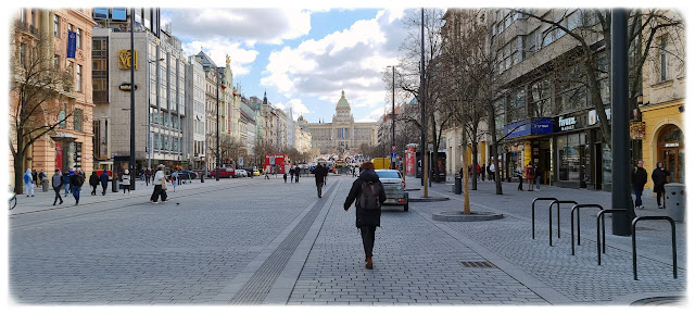 Utsikt opp Václavské námesti til Národní muzeum, Nasjonalmuseet i Praha.