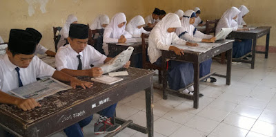 Membandingkan Penggunaan Bahasa  lalu Pola Penyajian Teks Latihan Soal UN | Membandingkan Penggunaan Bahasa  lalu Pola Penyajian Beberapa Jenis Teks