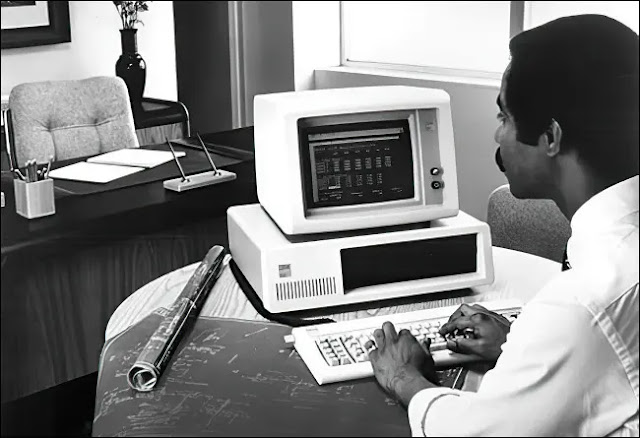 Hình ảnh PC được IBM phát hành tại Mỹ năm 1981