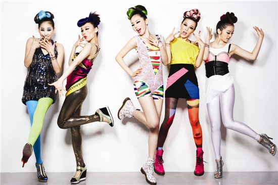 dating girl korean. The all-girl Korean pop group, Wonder Girls after taking a brief rest from 