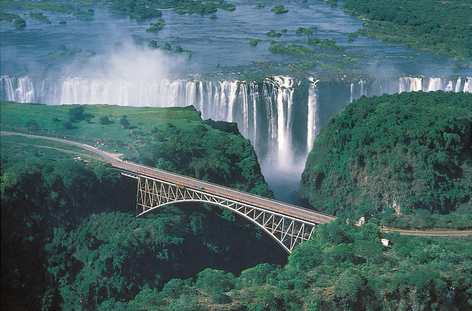 Download this Amazing Victoria Falls... picture