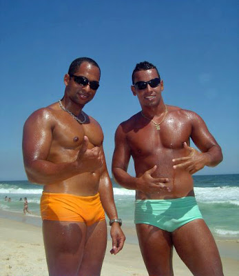 swimpixx blog for sexy speedos, free pics of speedo men, hot men in speedos and swimwear. Brazilian homens nos sungas abraco sunga