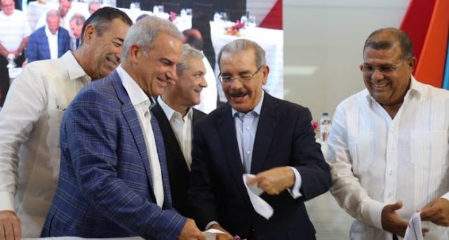 Danilo Medina asiste a la apertura de Downtown Mall Punta Cana