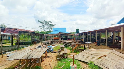 Pemerintah Desa Siabu Kembali  Bangun Kios Pasar Desa Yang Sudah Mulai Rusak
