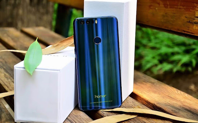 4 місце Huawei Honor 8 32Gb RAM 4Gb