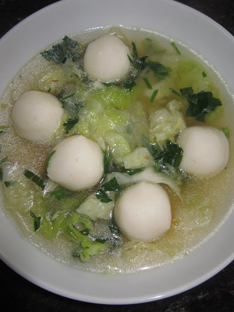 Dari Dapur NaSya: Sup kobis dan bebola ikan