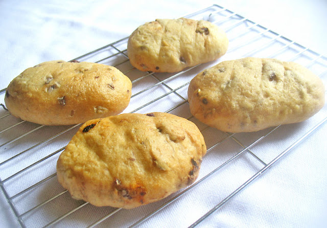 Mediterranean Mini-Loaves with Kalamata Olives and Sun-Dried Tomatoes