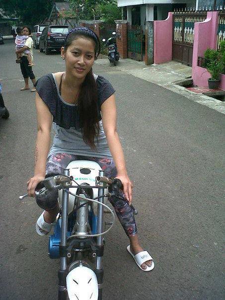 MODIFIKASI MOTOR CEWEK RACING