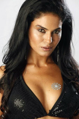 Veena Malik Boobs Visible