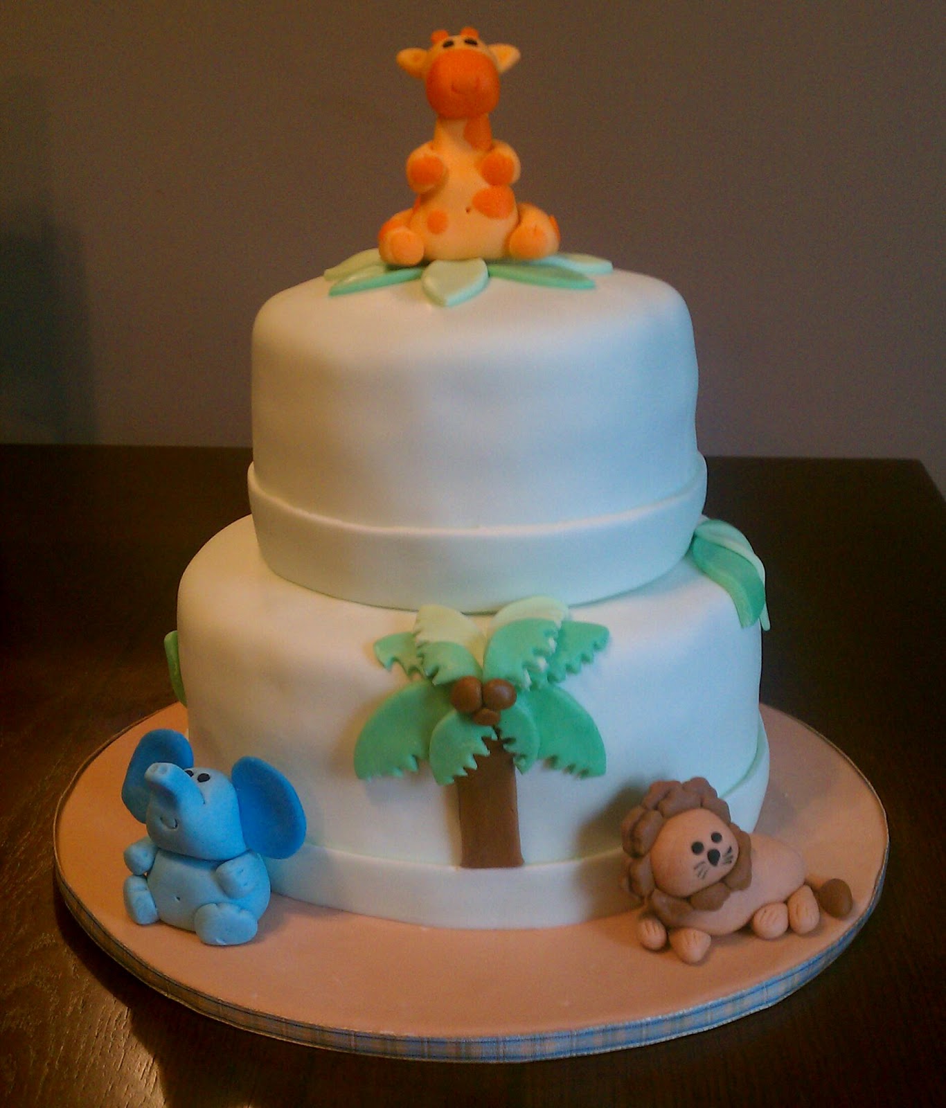 jungle theme baby shower cake and cupcakes