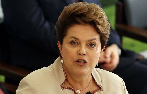 Dilma veta trecho da lei dos royalties do petróleo que altera contratos vigentes