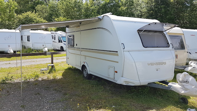 Die Fiamma Caravanstore Sackmarkise an unserem Weinsberg CaraOne 450 FU Wohnwagen