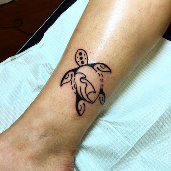 Mini tatuagens femininas para os tornozelos 