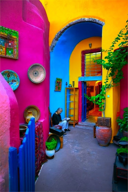 colourful house entrance www.topoexperts.gr/Services/Φωτοερμηνεία_Πραγματογνωμοσύνη