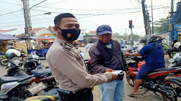 Cegah Penyebaran Covid-19, Polsek Ciruas Bagikan Masker kepada Masyarakat