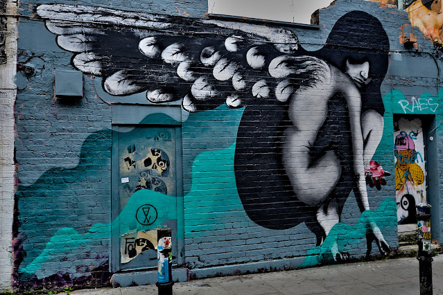 eelus - angel street art