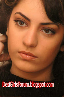 Hiba Mounzer (هبة منذر)