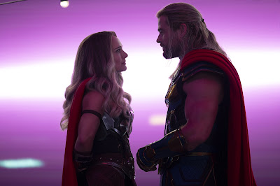 Thor Love And Thunder 2022 Chris Hemsworth Natalie Portman Image 2