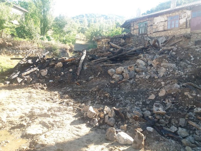 Karacahisar Mahallesi'nde yangın korkuttu.