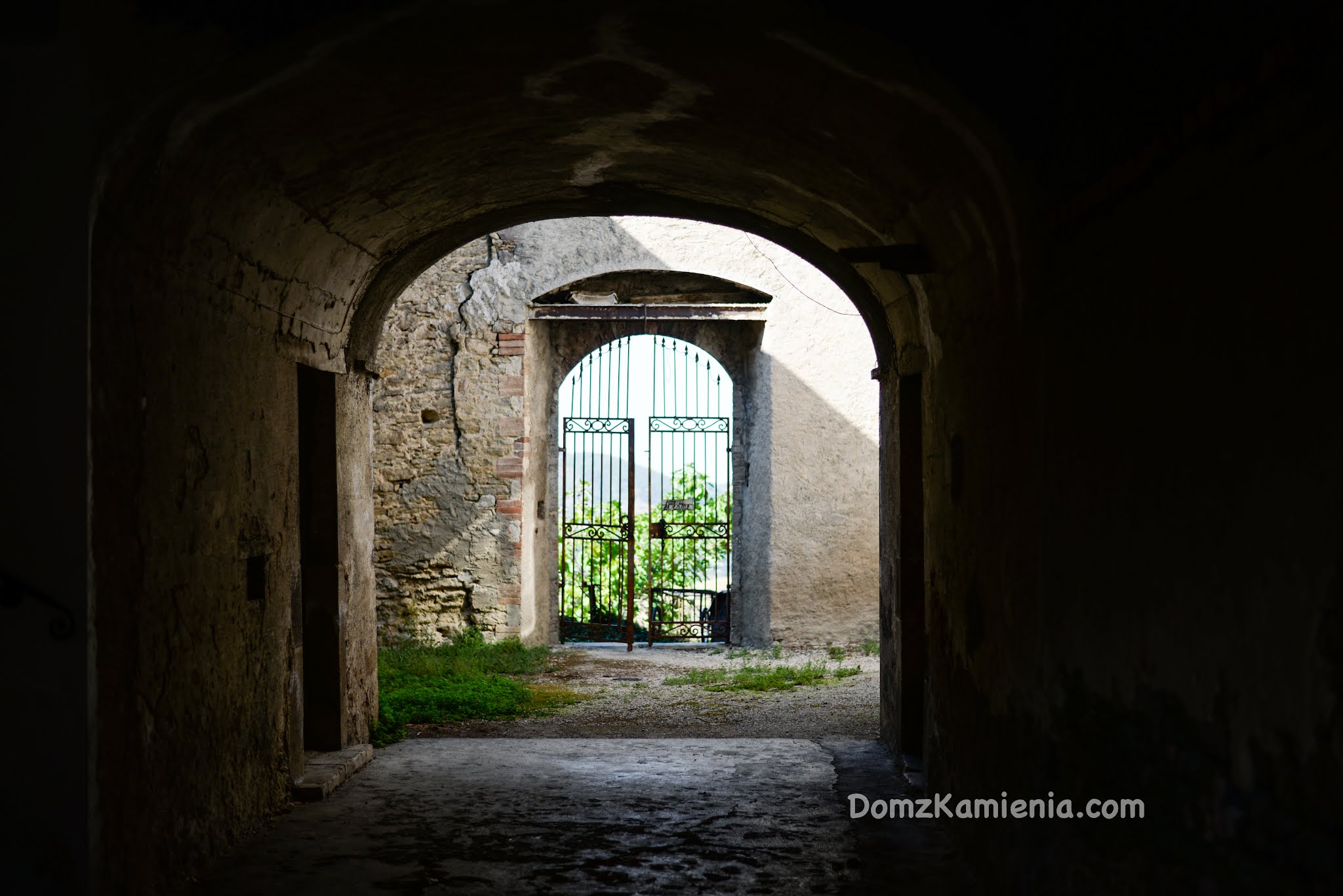 Maiella i Roccascalegna, Dom z Kamienia blog