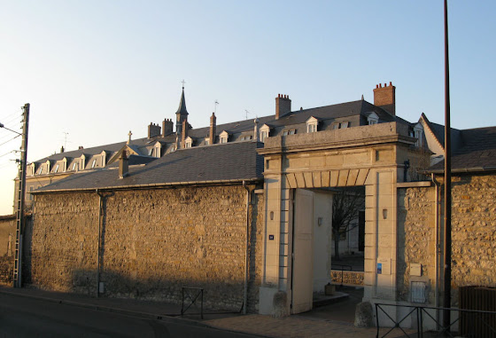 Entrada do convento Saint-Gildard em Nevers, onde morreu Santa Bernadette